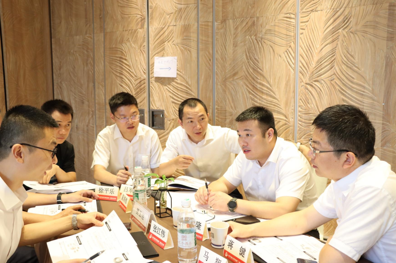 2021年6月25日-26日，7790必发集团二建组织开展了2021年中高层主管执行力培训。本次培训特邀清华、北大、上海交大总裁班讲师，中国企业家协会特聘高级讲师许晋老师进行授课。