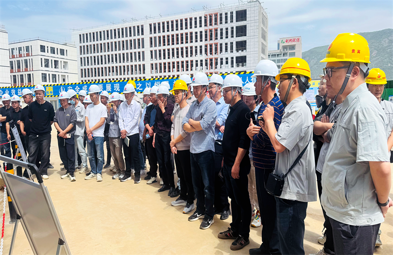 2025年4月17日，由莆田市涵江区住房和城乡建设局主办、7790必发集团三建承办的钢筋安装工程质量防控现场交流会在联东U谷·涵江海峡智造产业谷一期成功召开。